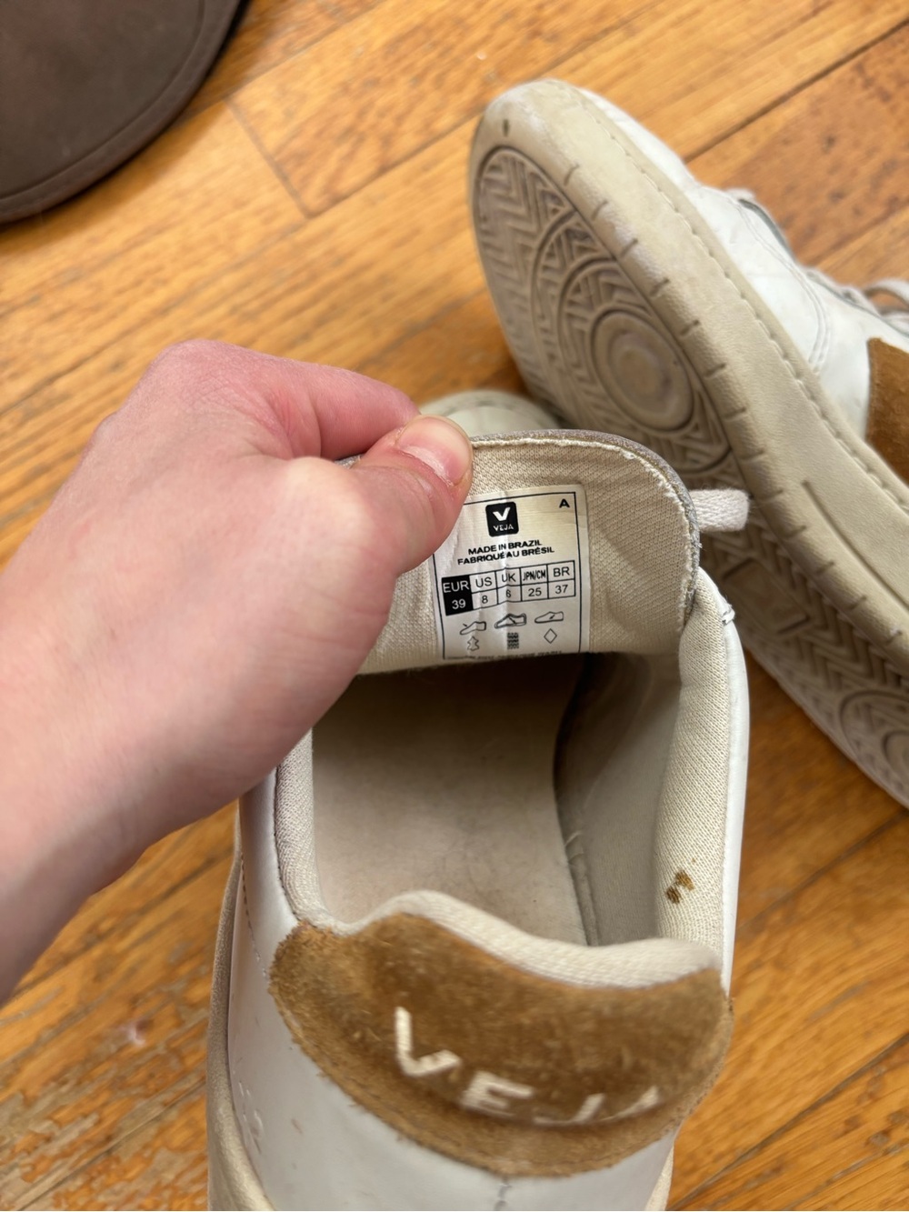 Veja V-10 Camel Sneakers - Picture 5 of 5